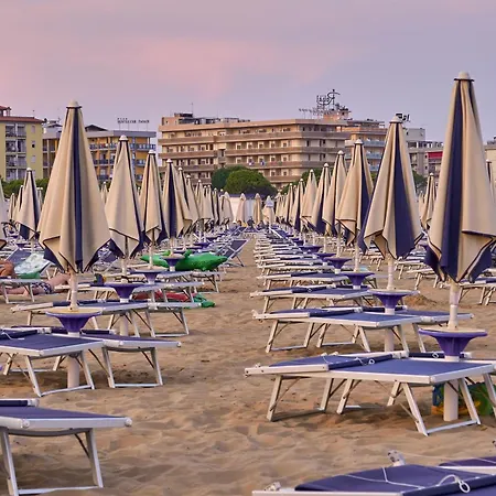 Lovely Bright Flat Few Steps Away From The Bibione